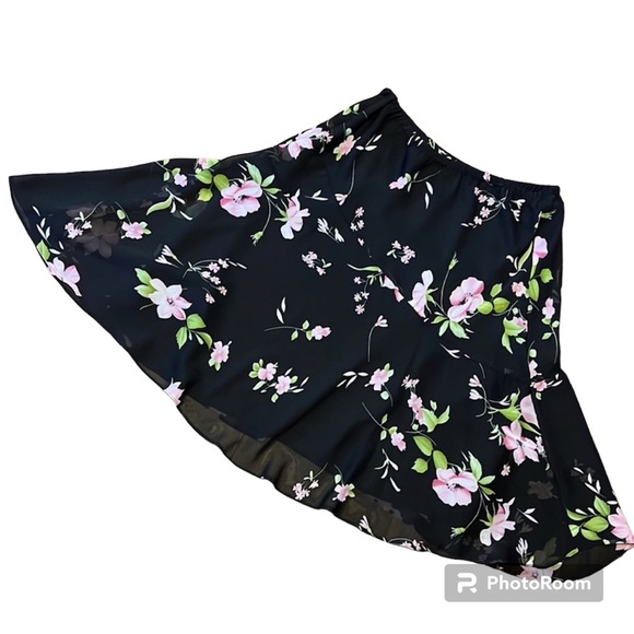 Black floral fully lined flowing 12 P skirt Sale - Picture 2 of 9